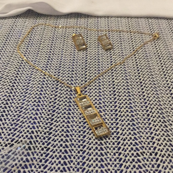 Unique set - Picture 3 of 5